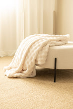 Pläd Pom Pom Creme - Pläd med lekfull struktur - KM Home | Mattfabriken