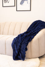 Pläd Stripe Navy - Pläd med Randstruktur - KM Home | Mattfabriken