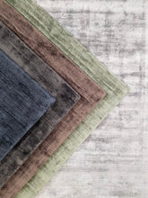 Tribeca Smaragdgrön - Handvävd Viskosmatta - K/M Carpets | Mattfabriken