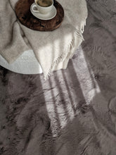 Heaven Deluxe Charcoal - Matta med pälskänska - K/M Carpets | Mattfabriken