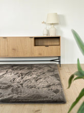 Heaven Deluxe Charcoal - Matta med pälskänska - K/M Carpets | Mattfabriken