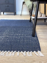 Line Marinblå - Handvävd Gångmatta - KM Home | Mattfabriken