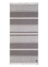 Vindö Grå - Handvävd Gångmatta - K/M Carpets | Mattfabriken